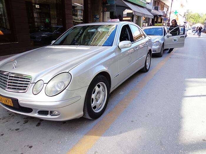 Ανάστατοι οι ιδιοκτήτες ταξί για οφειλές από μαθητικά δρομολόγια